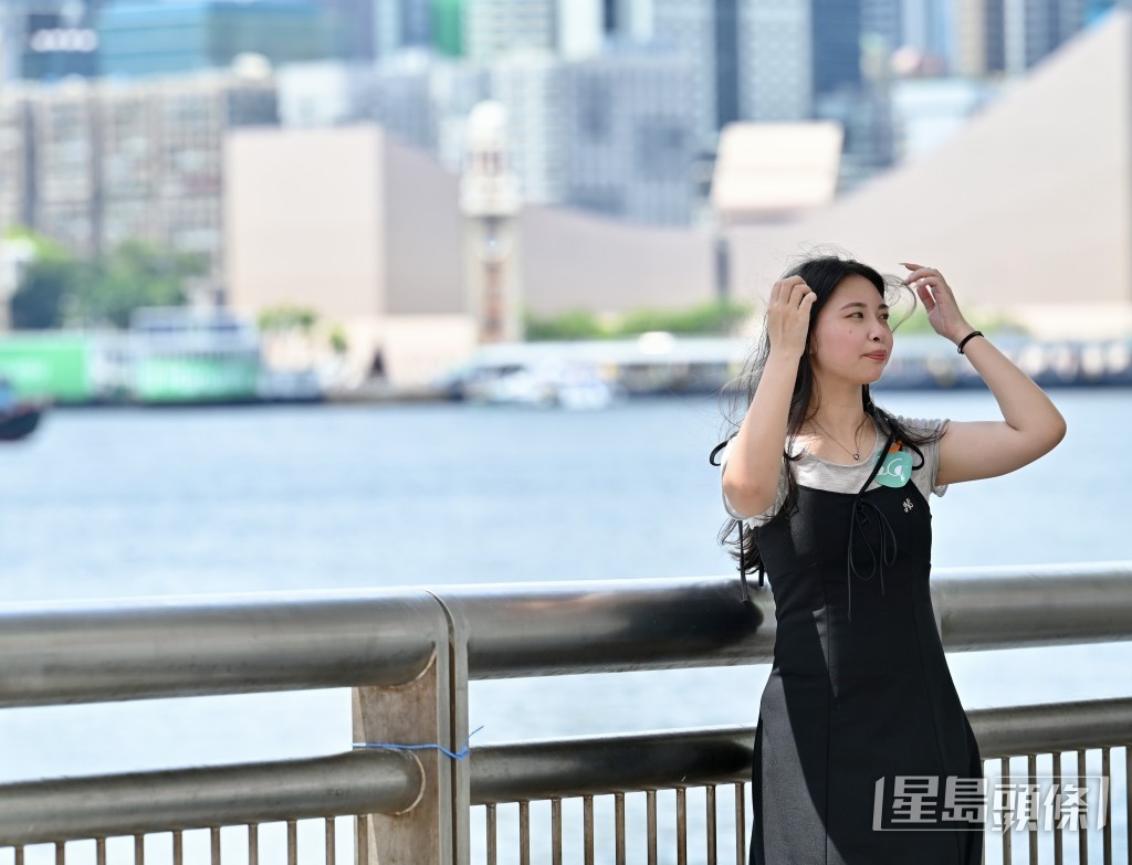 一個廣闊低壓系統正為南海中部帶來不穩定天氣。鍾健華攝 一個廣闊低壓系統正為南海中部帶來不穩定天氣。鍾健華攝