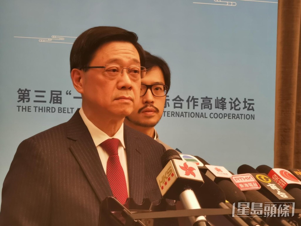 李家超支持發展局按法律法規處理精進建築工程的安全問題。楊浚源攝 李家超支持發展局按法律法規處理精進建築工程的安全問題。楊浚源攝
