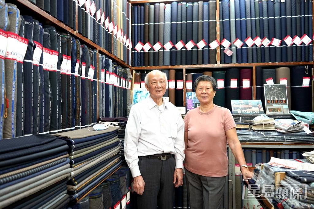 「利來呢絨行」於1952年開業,為客人度身訂造及縫製頂級西裝。 「利來呢絨行」於1952年開業,為客人度身訂造及縫製頂級西裝。