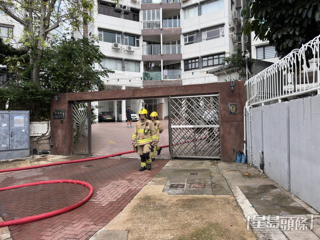 消防到場救熄。