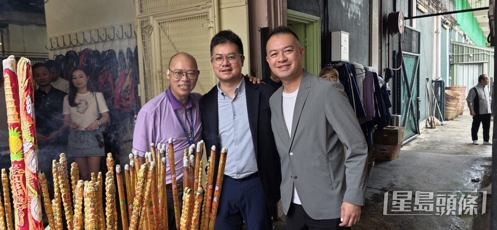 劉氏兄弟與蘇偉賢。 劉氏兄弟與蘇偉賢。