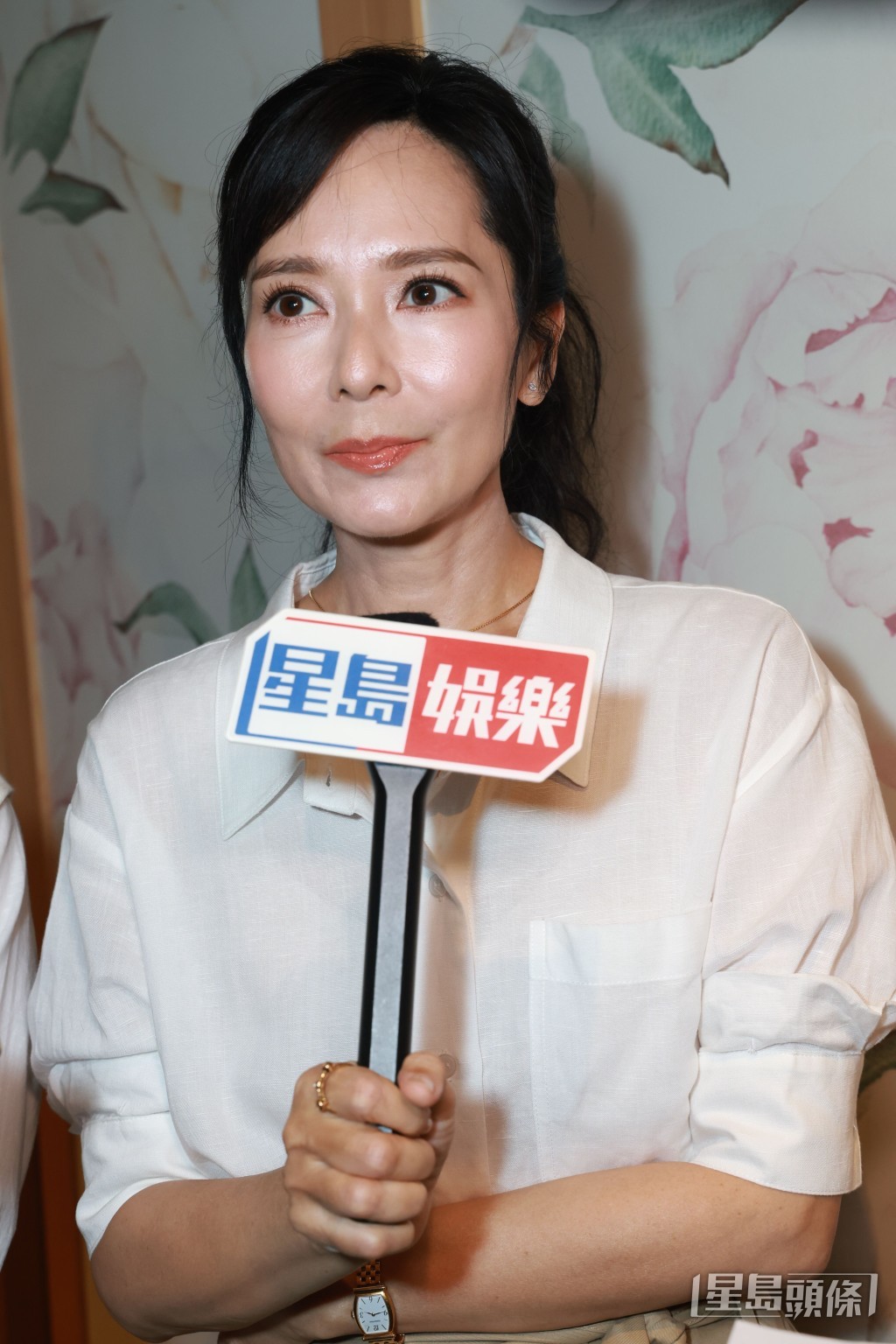 老公朱少杰和女兒朱家愛常讚郭羨妮好索。