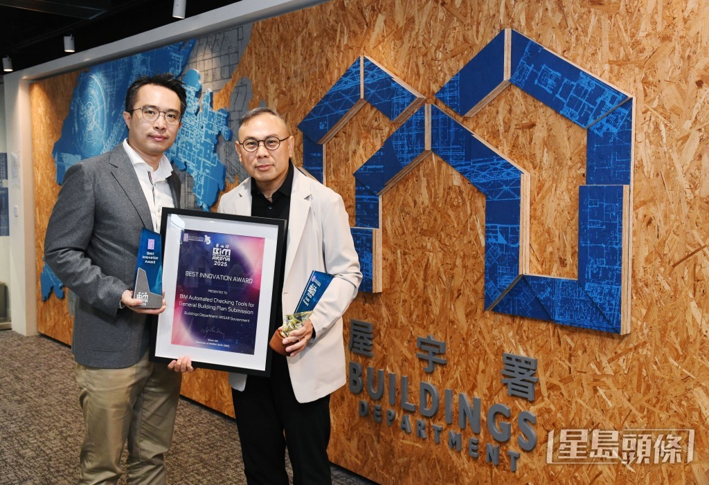 茹澤生(右)表示,希望2029年達成私營界別全面採用BIM,現正諮詢業界意見。 何健勇攝 茹澤生(右)表示,希望2029年達成私營界別全面採用BIM,現正諮詢業界意見。 何健勇攝