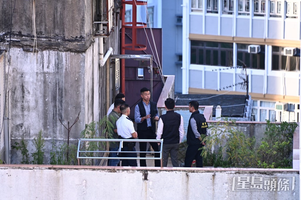 大批探員在大廈調查。