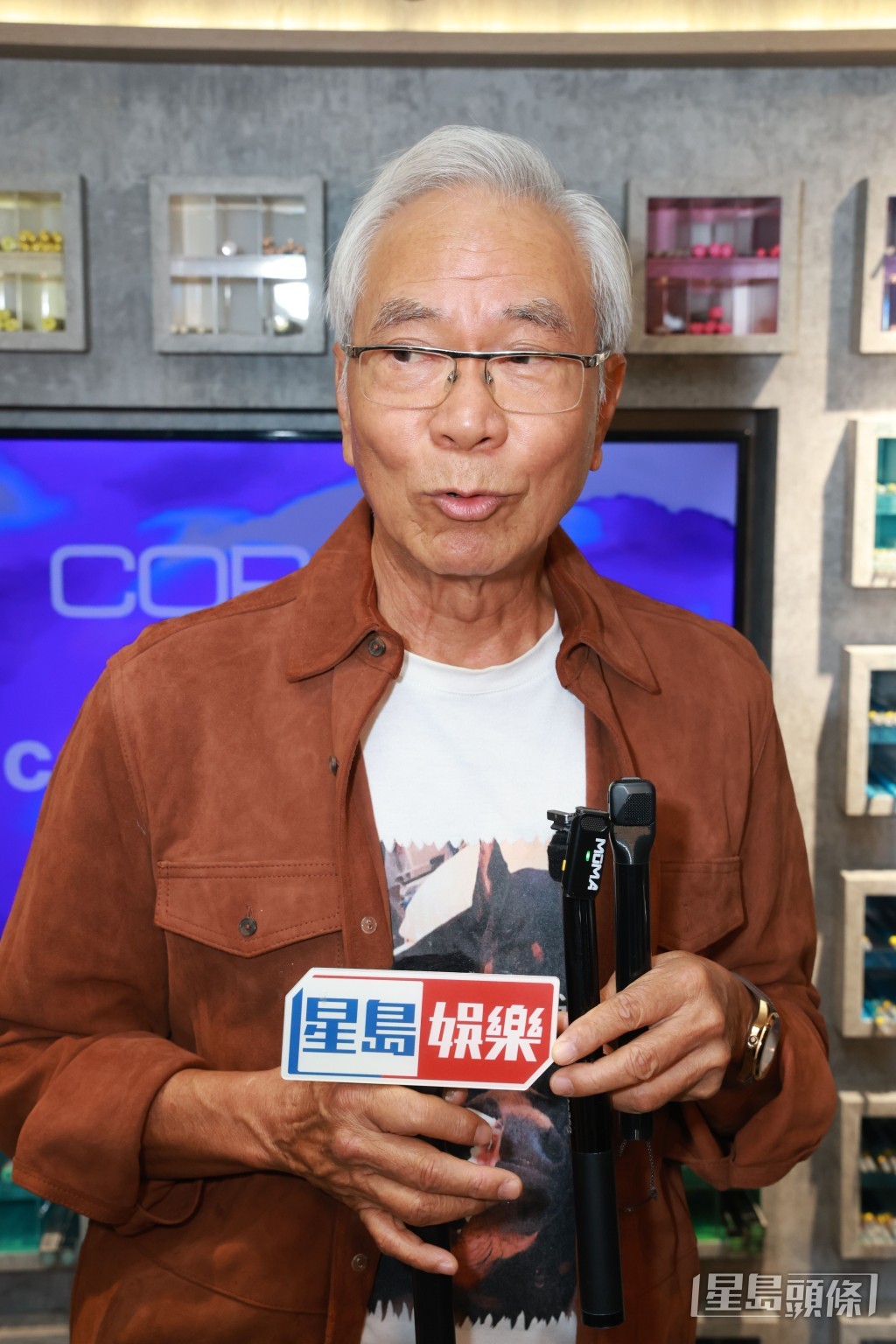 基哥坦承和人妻王青霞仍有聯絡。