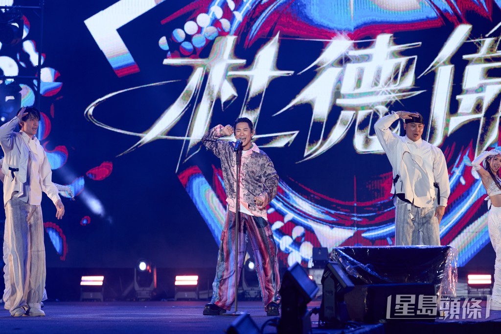 杜德偉炒熱全場。 杜德偉炒熱全場。