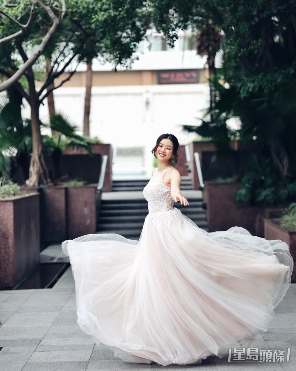 陳茵媺今年慶祝結婚周年，穿上婚紗拍攝。