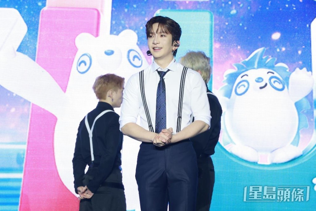 盧瀚霆今日以斯文靚仔LOOK現身。