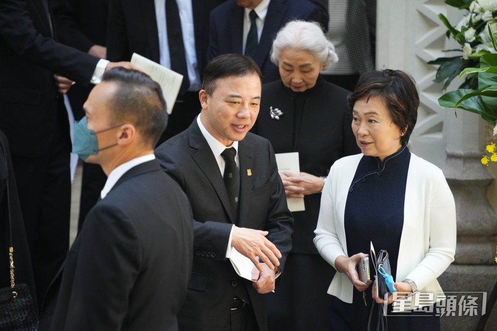 香港大学校长张翔(左)、教育局局长蔡若莲。苏正谦摄