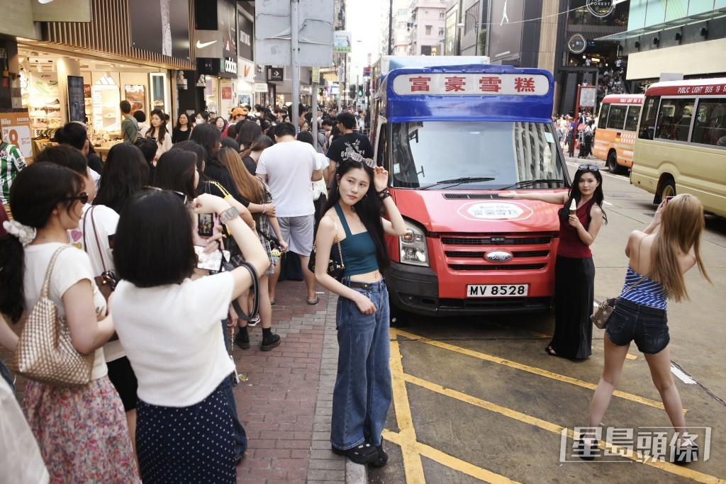 政府預計在五一黃金周的五天假期內，約98萬人次內地旅客訪港。資料圖片