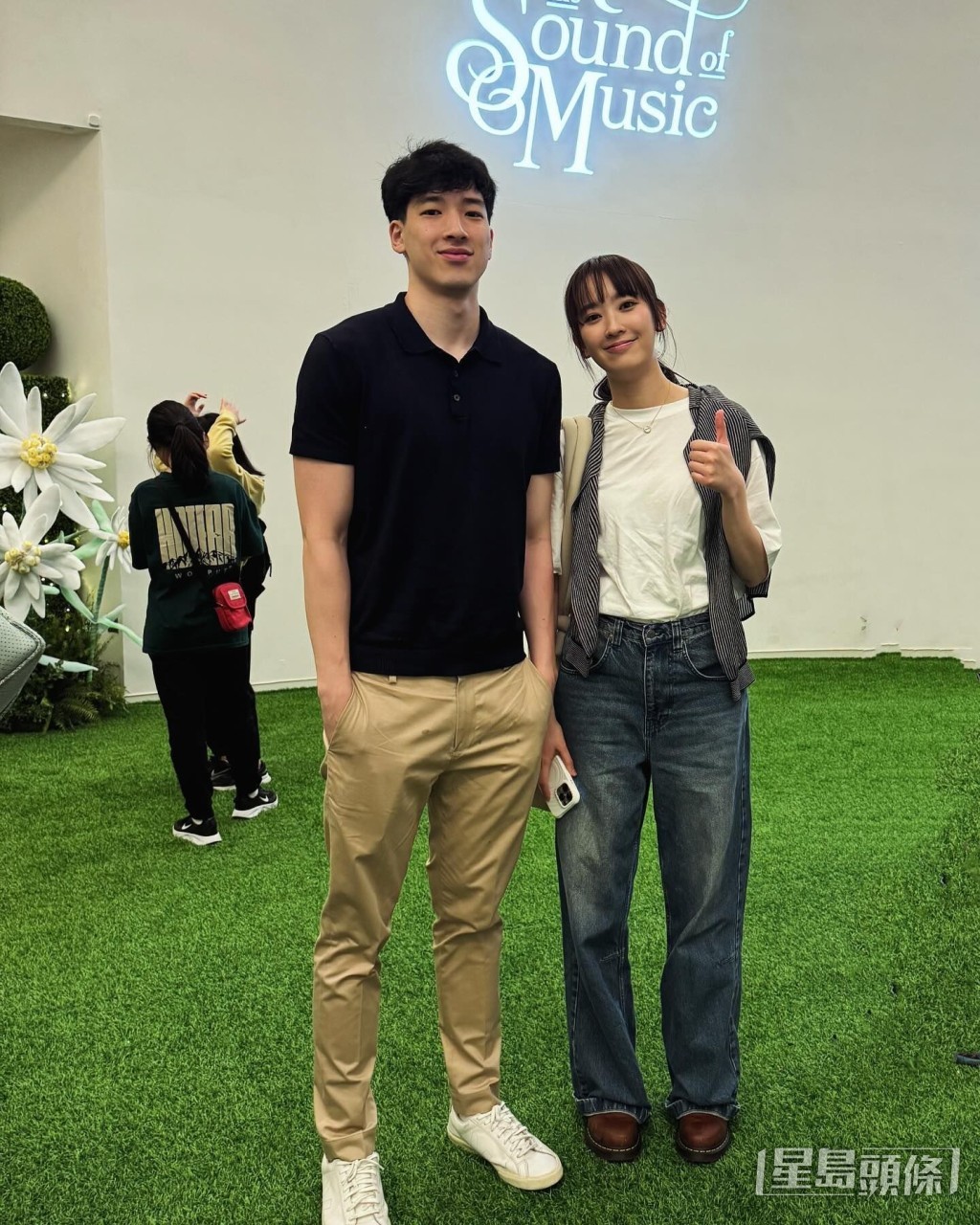 Ashley支持法律系胞弟林卓毅入行。 Ashley支持法律系胞弟林卓毅入行。