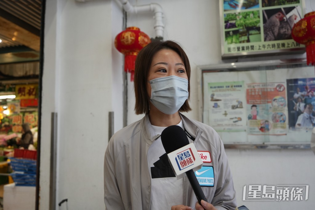 市民王小姐共購買約三至四千元的食材。吳艷玲攝 市民王小姐共購買約三至四千元的食材。吳艷玲攝