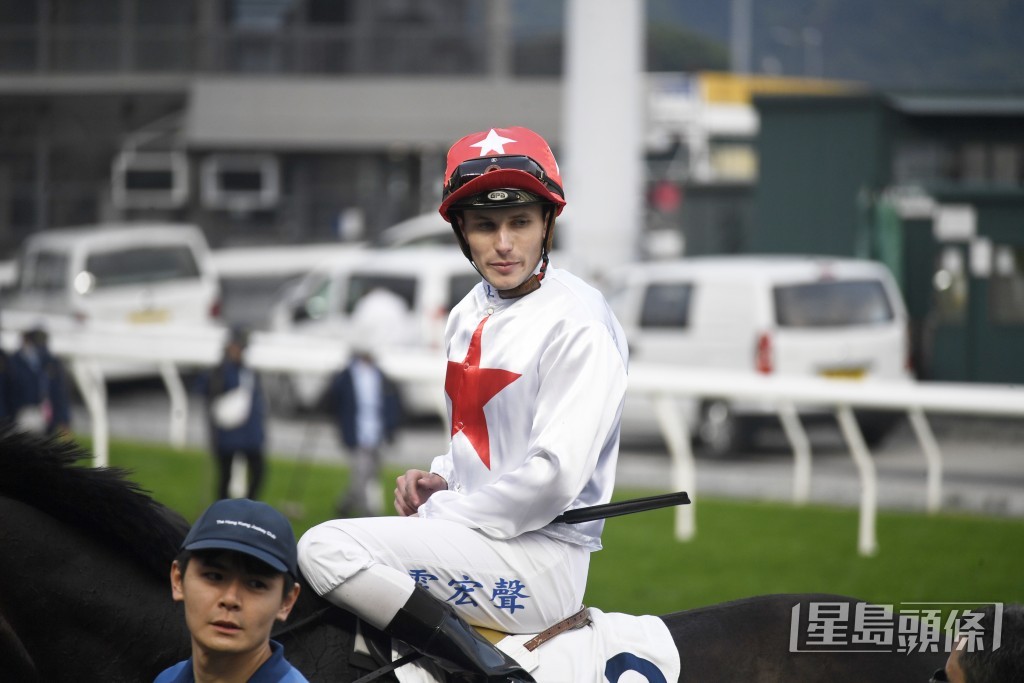 今朝霍宏聲一度走去搵呂健威傾談。