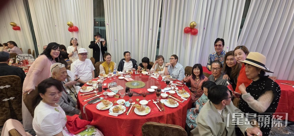 好友冬嬸、佘媽、姚正菁、商界猛人Sam哥、三姐、劉家豪夫婦等到場賀壽。