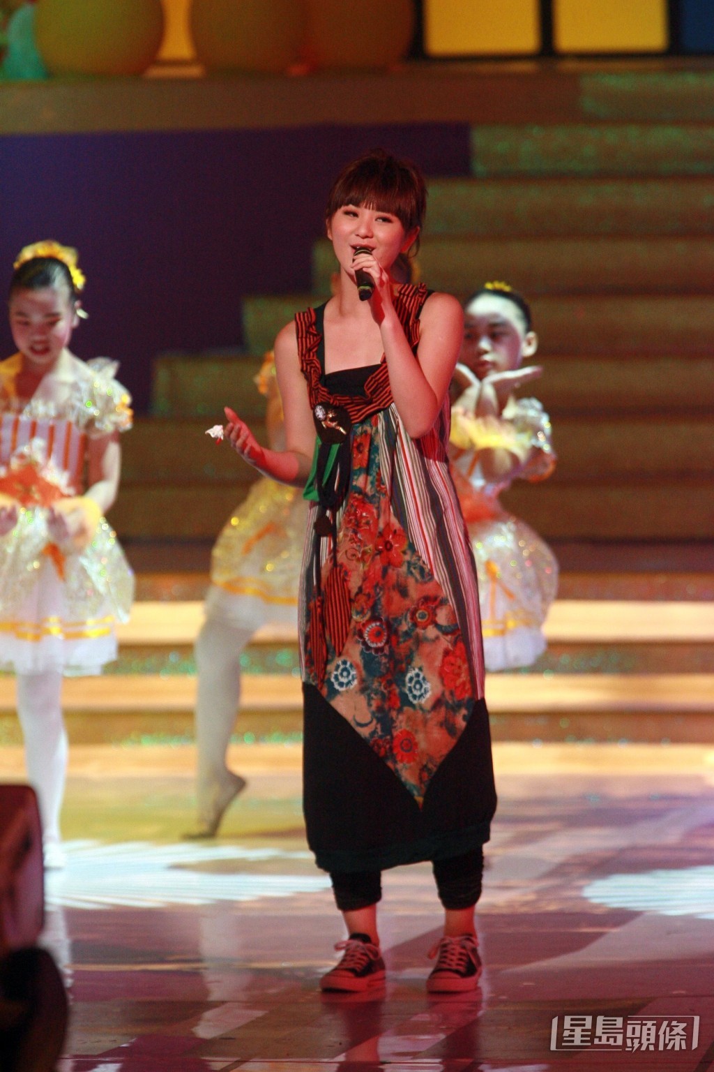 2007年裕美曾夺无线《儿歌金曲》。