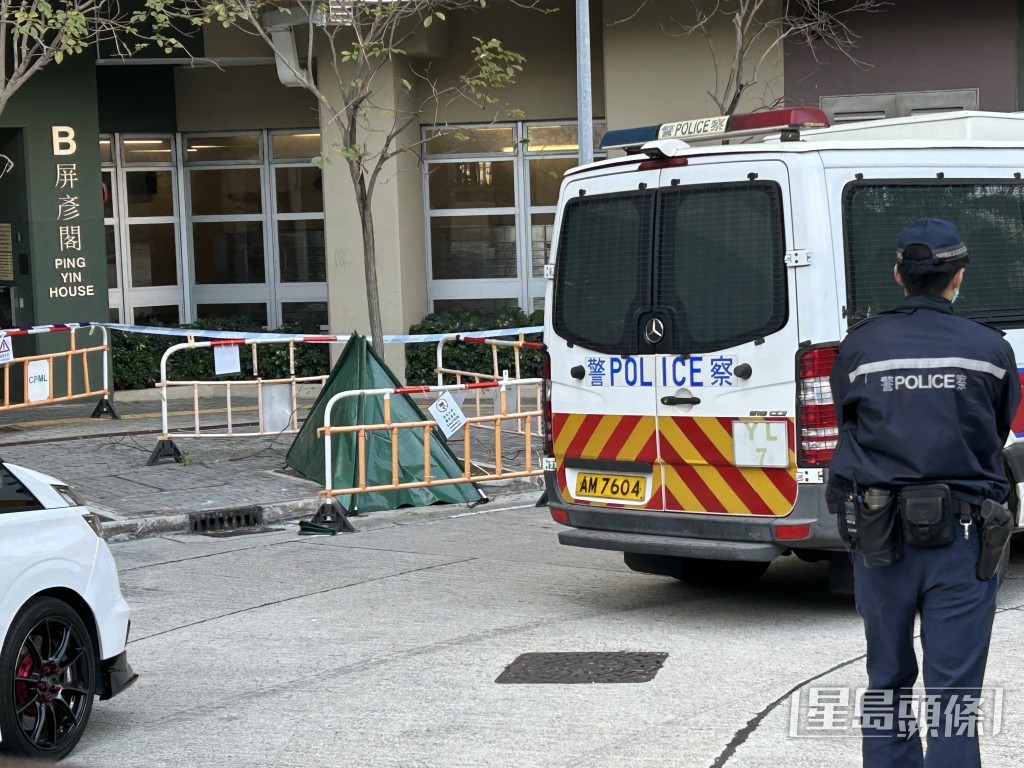 事主倒臥地面不治。林思明攝 事主倒臥地面不治。林思明攝