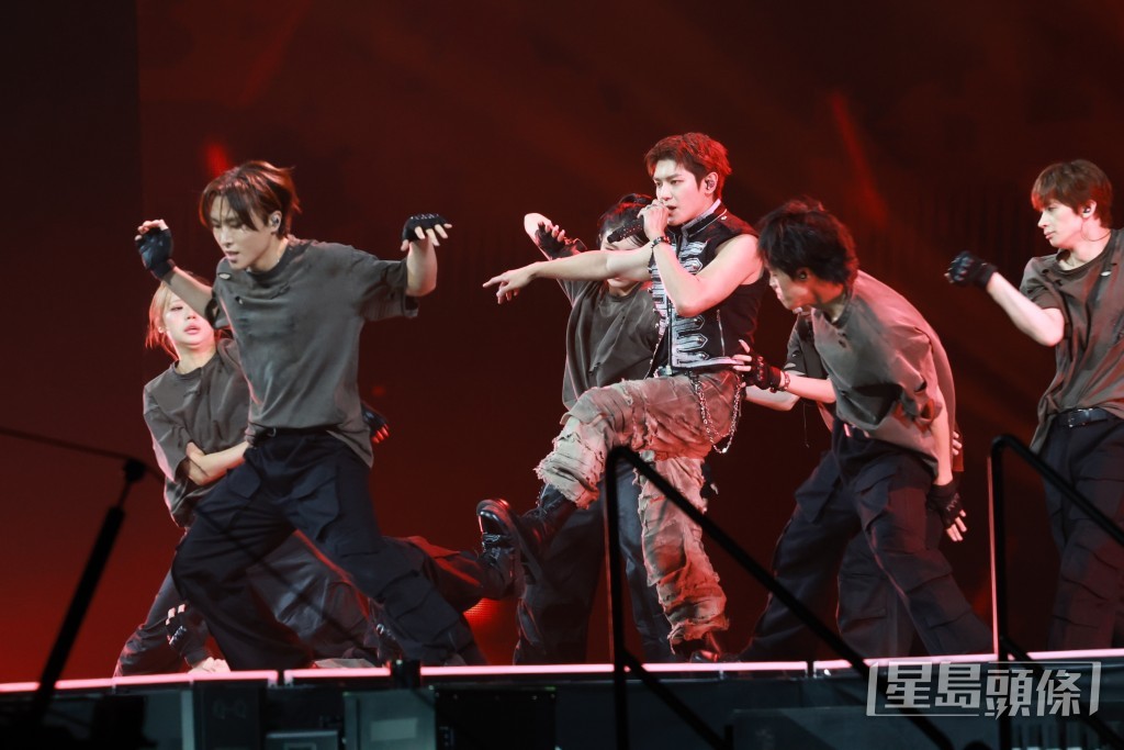 TAEYONG（李泰容）用普通話講「寶寶」、「我好想你」、「親愛的」等冧粉絲。