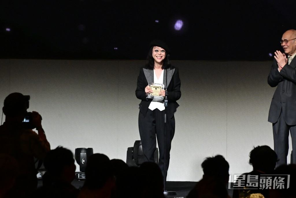 张婉婷称会将奖项放在家中神枱，并笑谓：“罗启锐，你终于正式咗神枱啦！”