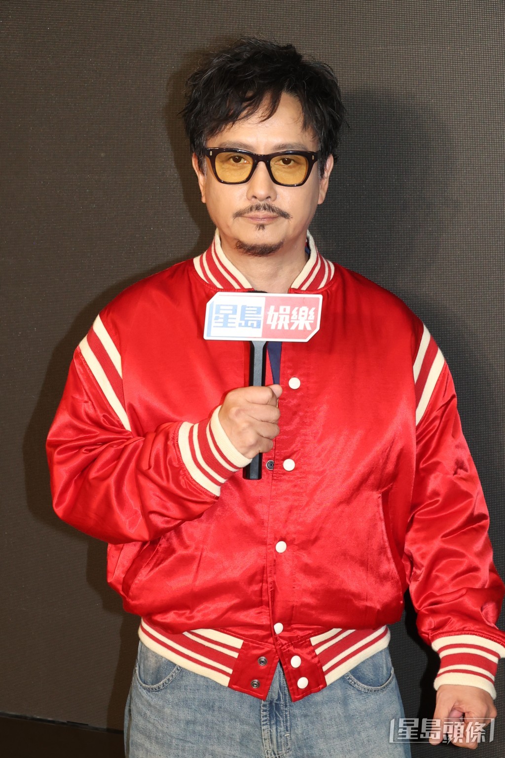 謝君豪每日早上都要洗頭，他說：「如果唔係就覺得自己成嚿嘢喺個頭度，好似個雀巢咁塌晒。」