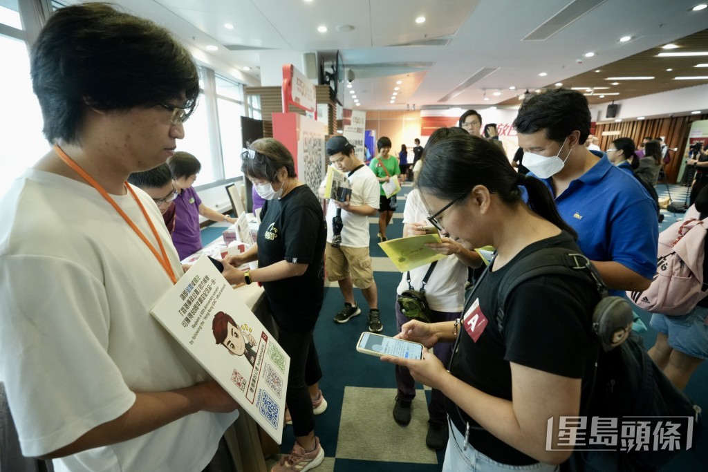 参观者整体秩序良好。刘骏轩摄