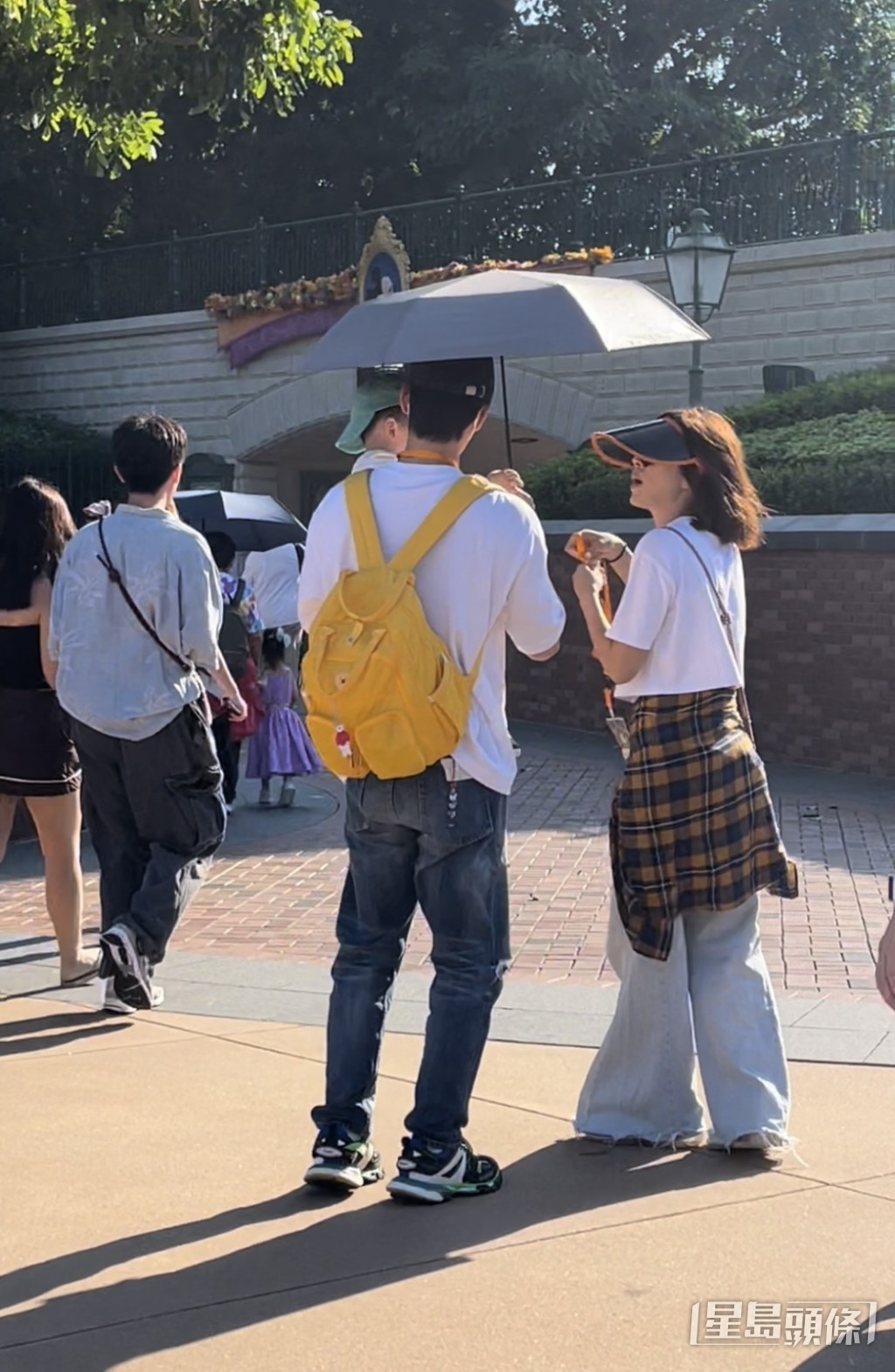 羅子溢與楊茜堯都帶子女入場。 羅子溢與楊茜堯都帶子女入場。
