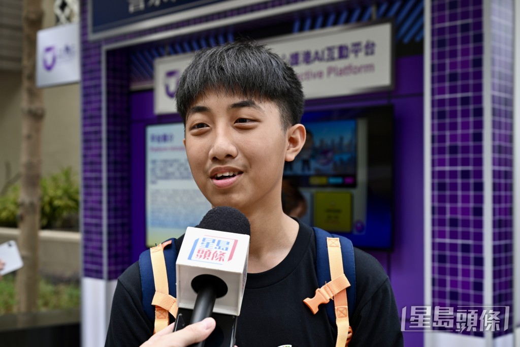 就讀中二的鄒同學表示,現時多地出現戰亂,指國家安全能為人民帶來和平。 就讀中二的鄒同學表示,現時多地出現戰亂,指國家安全能為人民帶來和平。