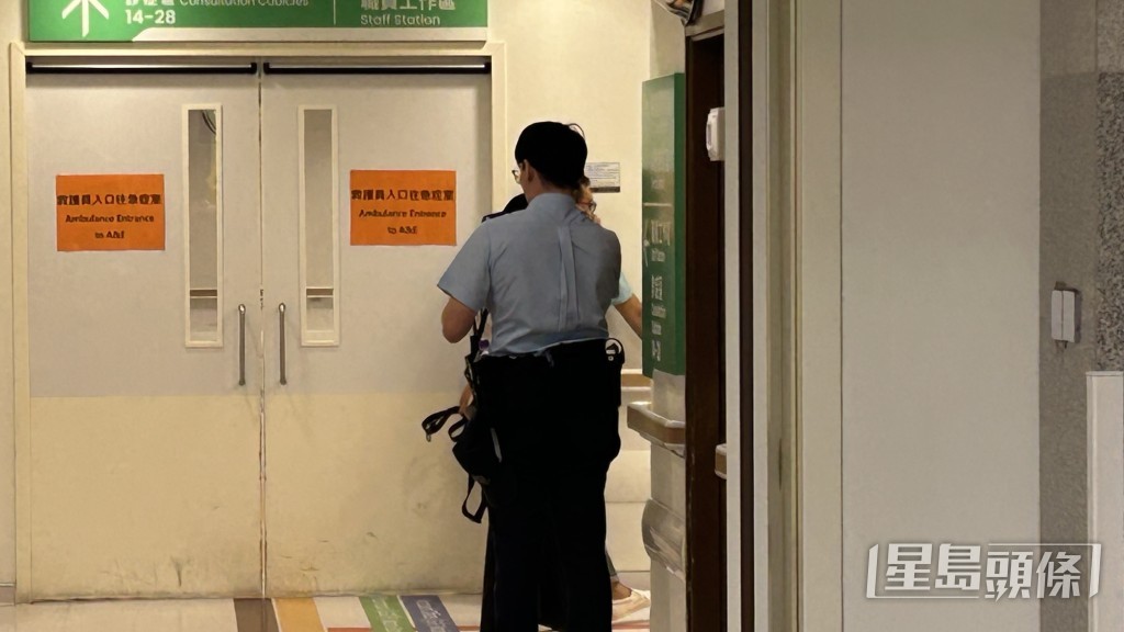 男工人昏迷獲送院搶救，警員在醫院調查。