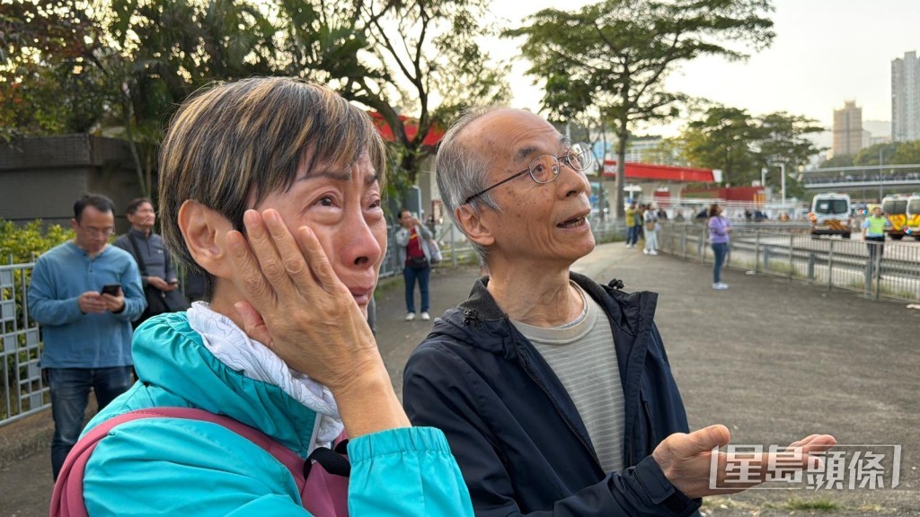 有居住在宏昌閣的住戶，身在現場目睹自己家園被燒，傷心痛哭。