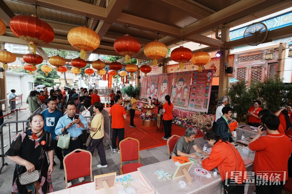 嗇色園黃大仙祠「慶祝佛誕浴佛」活動。 嗇色園黃大仙祠「慶祝佛誕浴佛」活動。