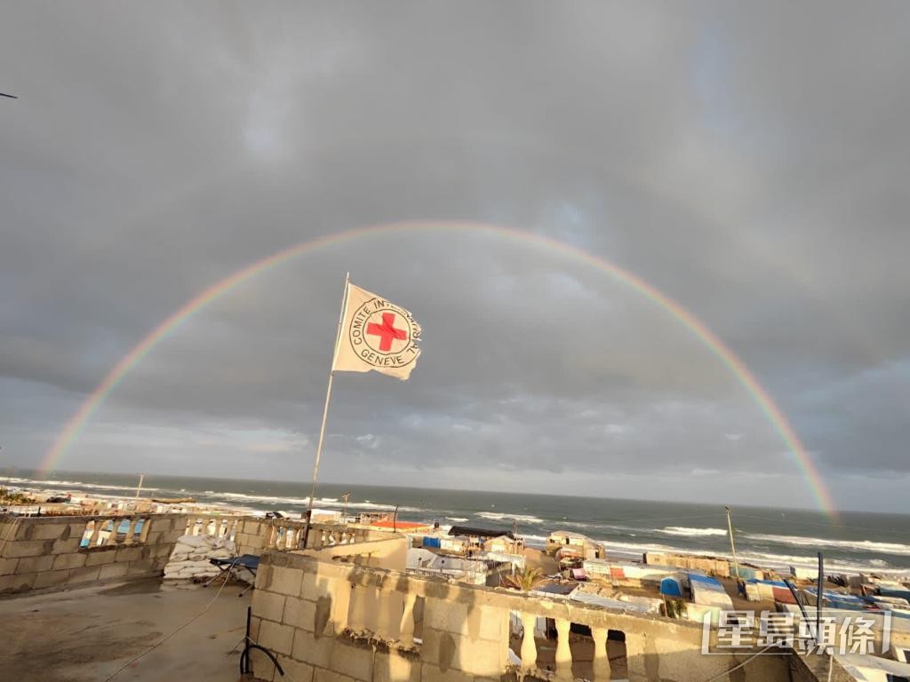 吳少彬憶述，加沙離海很近，下雨時能看見彩虹。 受訪者提供