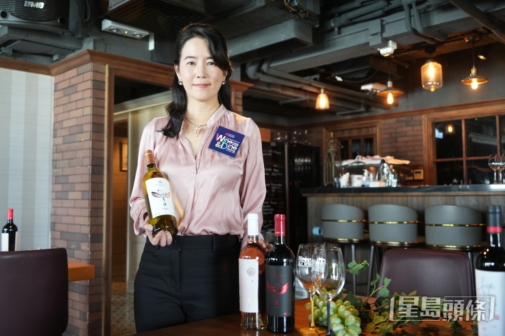 龔張立慧與丈夫在蓬萊丘山山谷成立酒莊，現時酒莊的客戶群主要來自香港、内地、新加坡和澳門，每年年產量約3萬支。吳艷玲攝