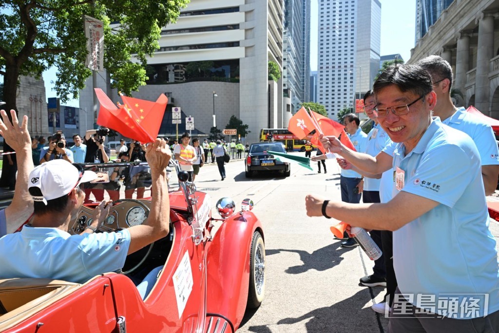 林世雄今早主持中國香港汽車會今早舉辦的經典名車和古董車巡遊起步禮。