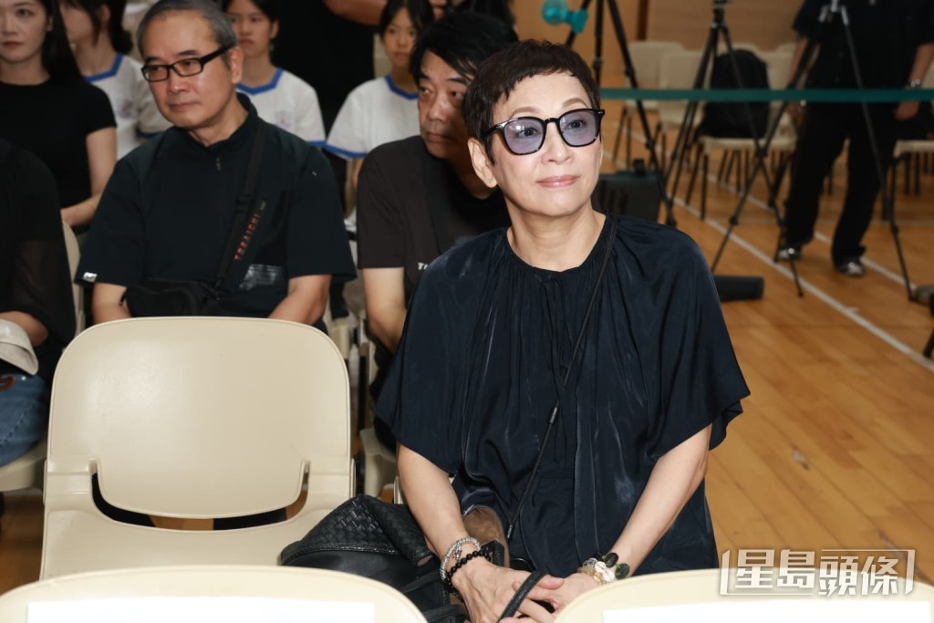 余安安到場。 余安安到場。
