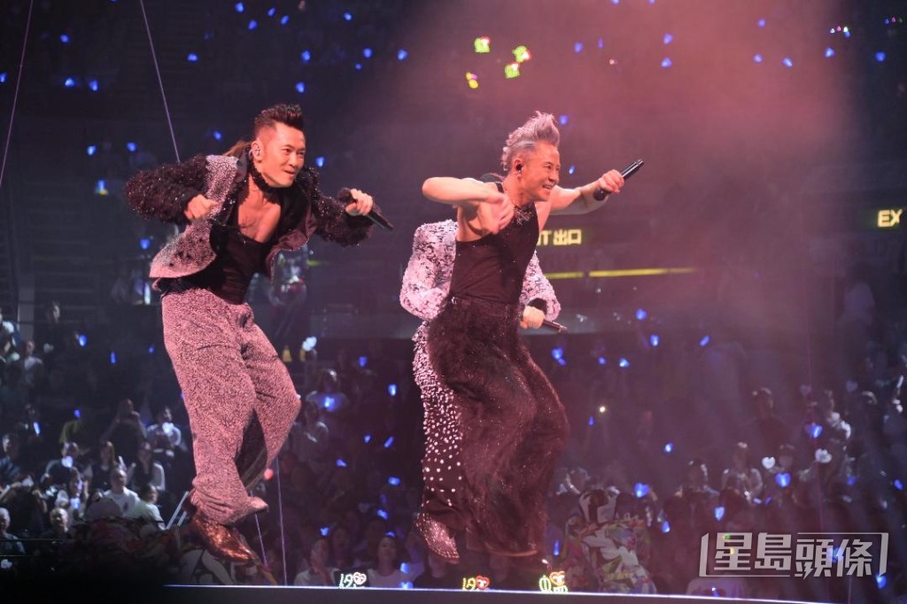 見證傑仔康復後台上跳唱。