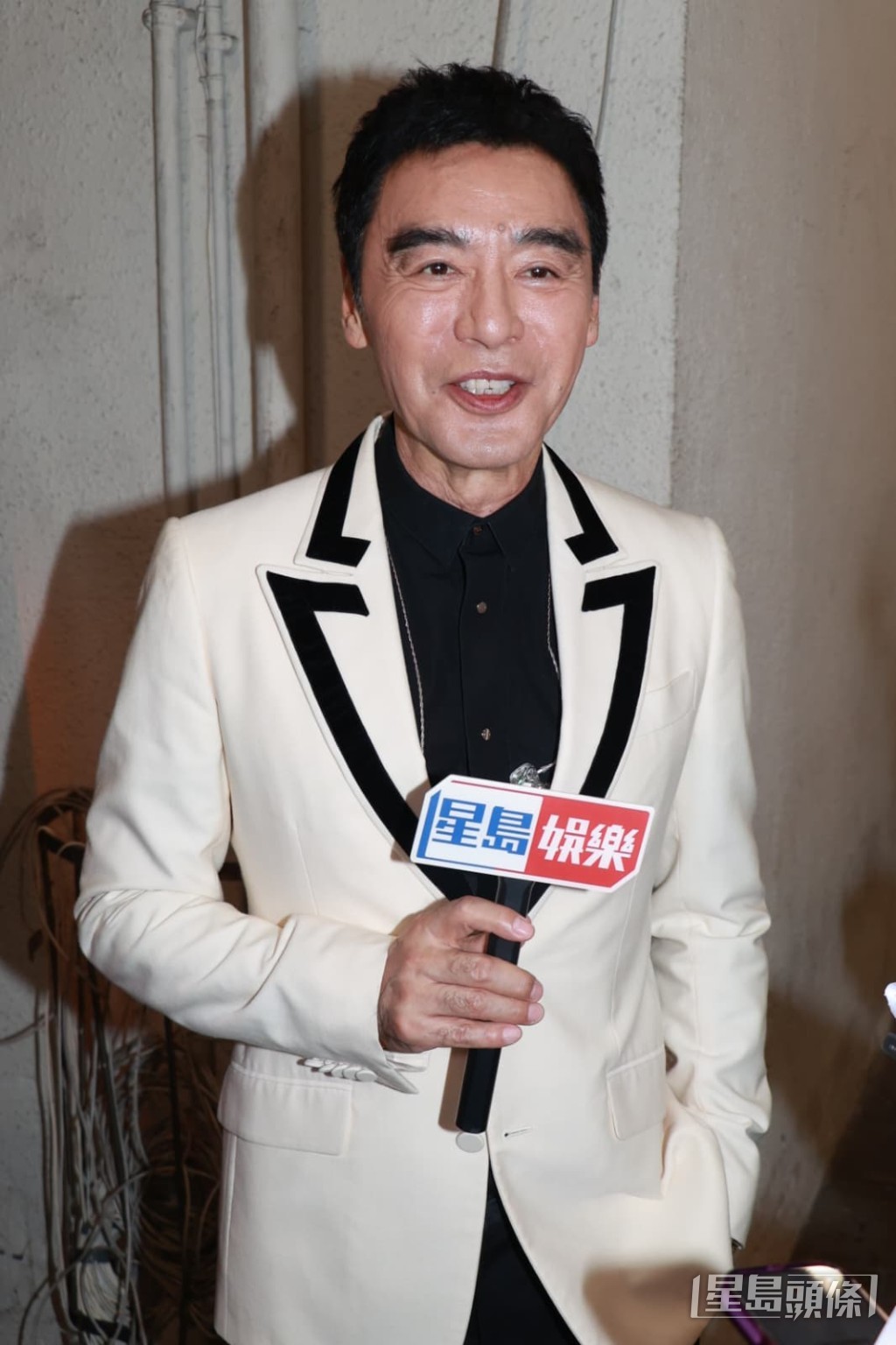 阿B與廣東藝術職業學院合作表演,唱出 《讓一切隨風》及《真心英雄》。 阿B與廣東藝術職業學院合作表演,唱出 《讓一切隨風》及《真心英雄》。