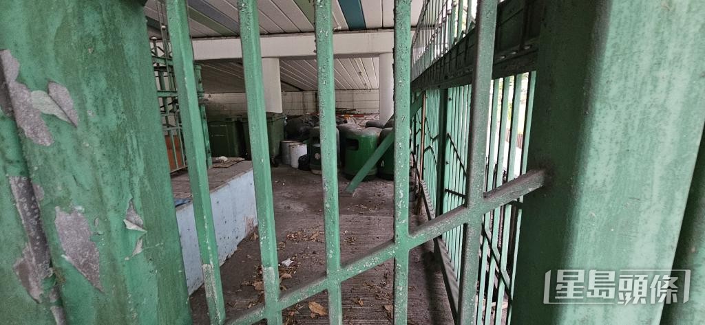 培正道天橋底僅供食環署擺設工具。