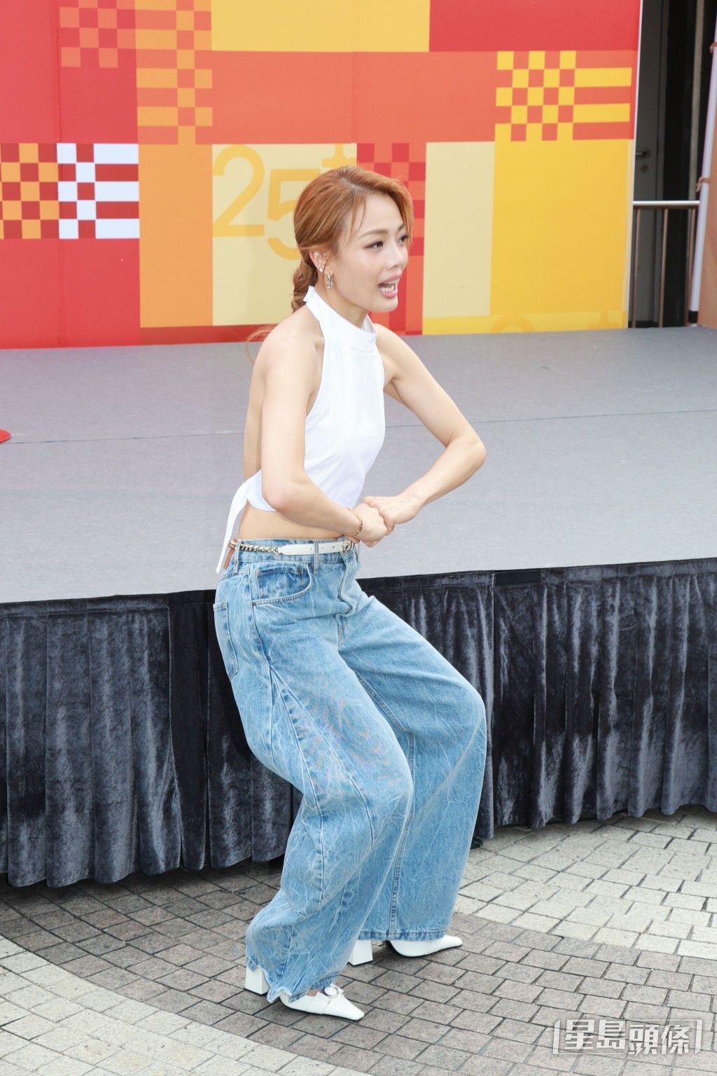 打扮得好清爽。