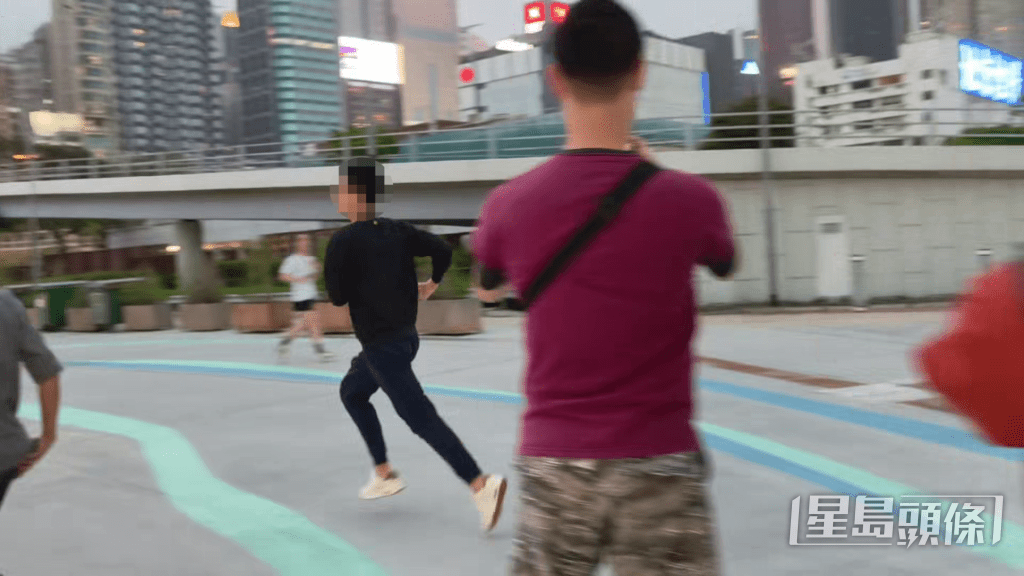 調查期間，男子一度向岸邊奔跑。黃文威攝