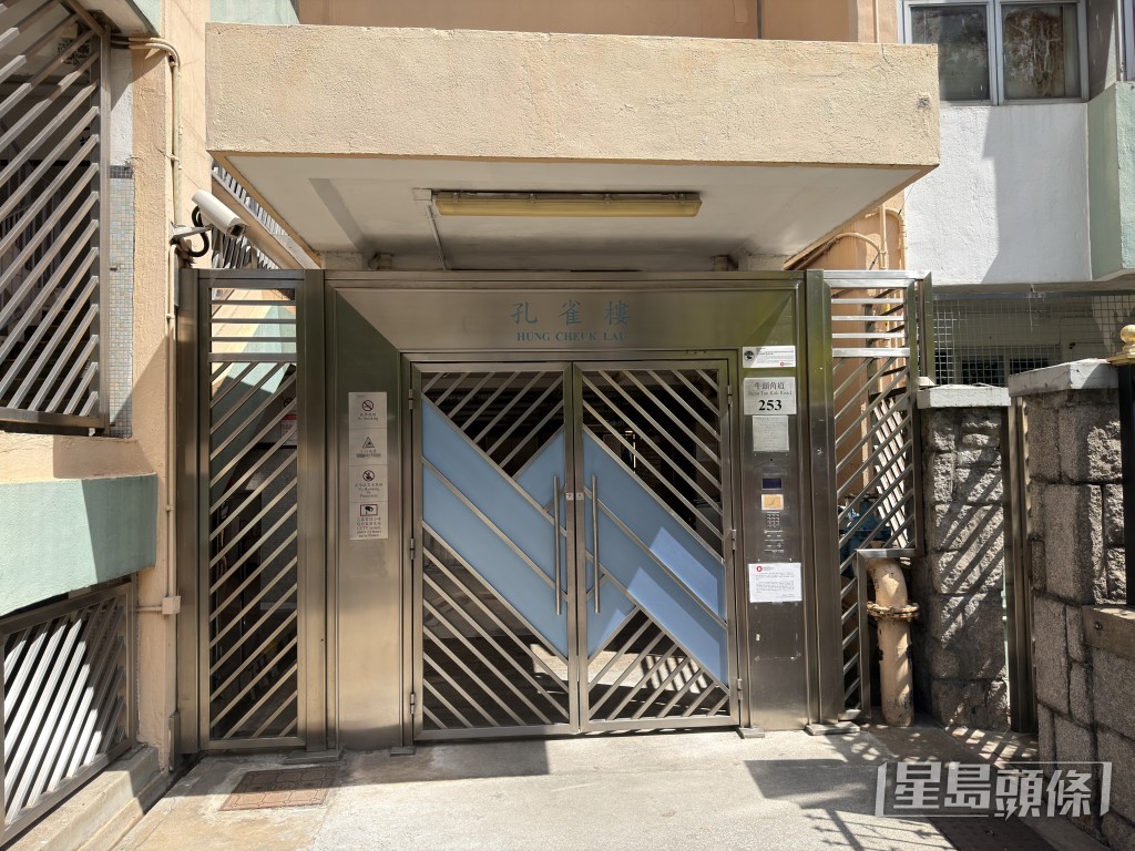 事發孔雀樓現場。梁國峰攝
