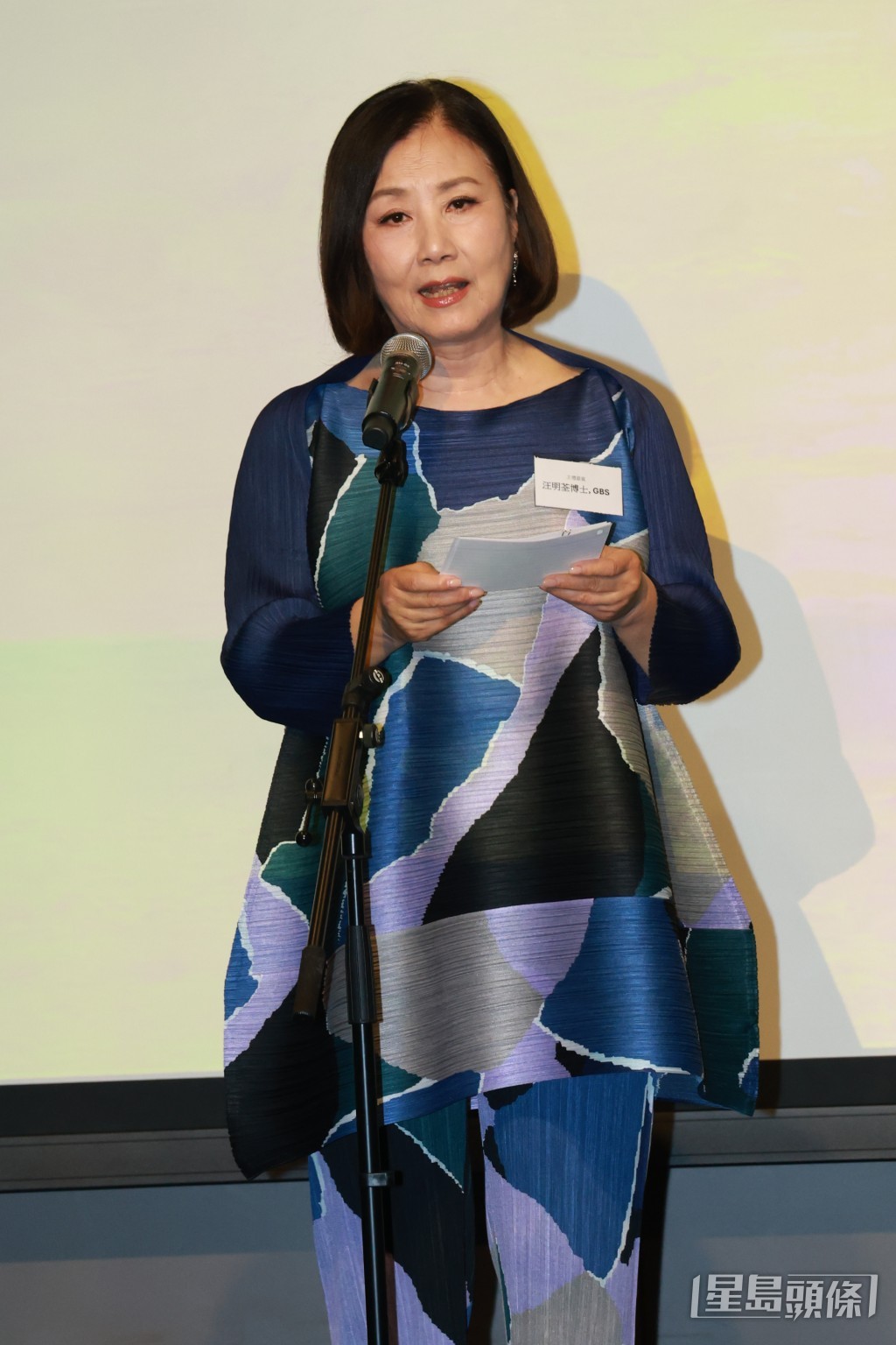 汪明荃受訪時除了談及鍾景輝（King Sir），亦講到另一演藝大師劉兆銘（Ming Sir）日前離世一事，以及透露好友甘國亮身體狀況。