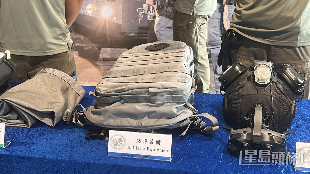 當局展示反恐特勤隊裝備。 當局展示反恐特勤隊裝備。