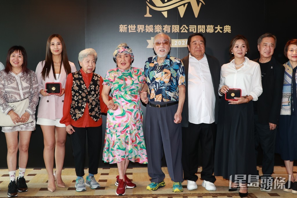 羅蘭在7月6日出席活動,當時她透露身體出現狀況,在某天左耳突然失聰。 羅蘭在7月6日出席活動,當時她透露身體出現狀況,在某天左耳突然失聰。