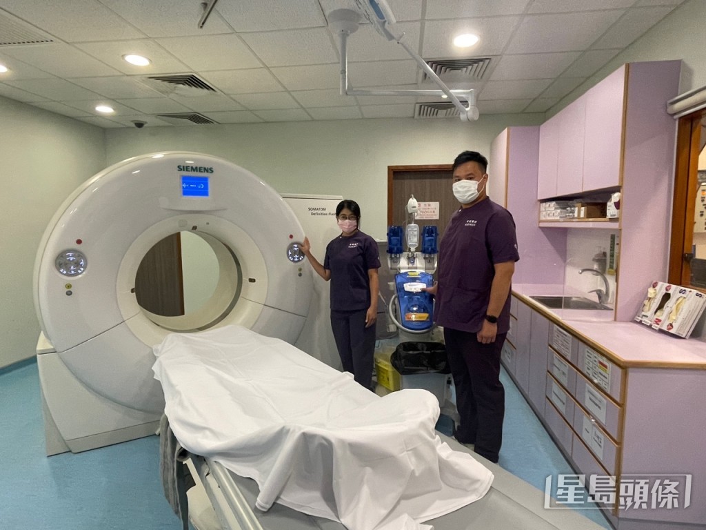 屯門醫院資深放射師陳綺玲(左)及雅麗氏何妙齡那打素醫院資深放射師蕭裕豪(右)。蕭博禧攝 屯門醫院資深放射師陳綺玲(左)及雅麗氏何妙齡那打素醫院資深放射師蕭裕豪(右)。蕭博禧攝