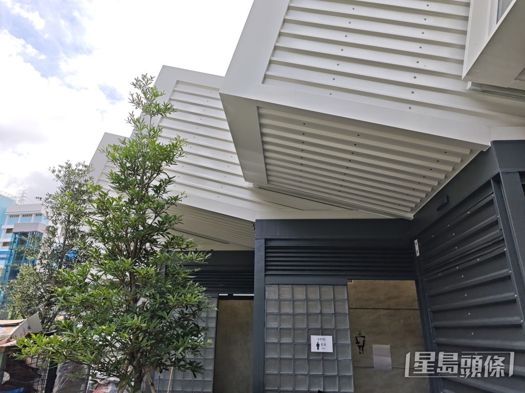 圖中貨櫃為「綠在黃大仙」洗手間。陳俊豪攝 圖中貨櫃為「綠在黃大仙」洗手間。陳俊豪攝