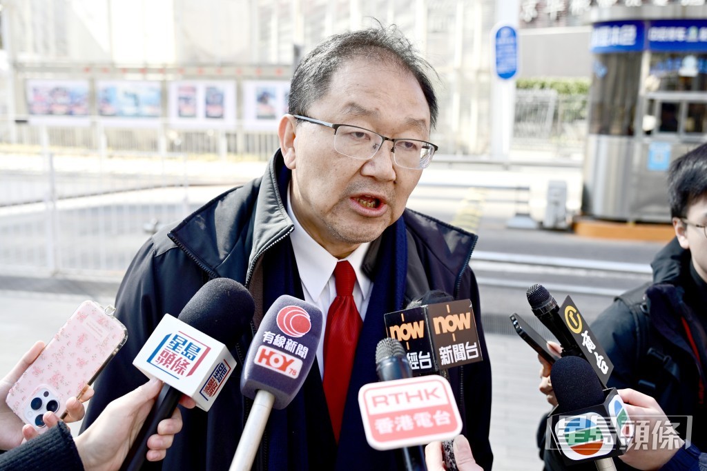 現年66歲的黃錦輝身兼全國政協委員。