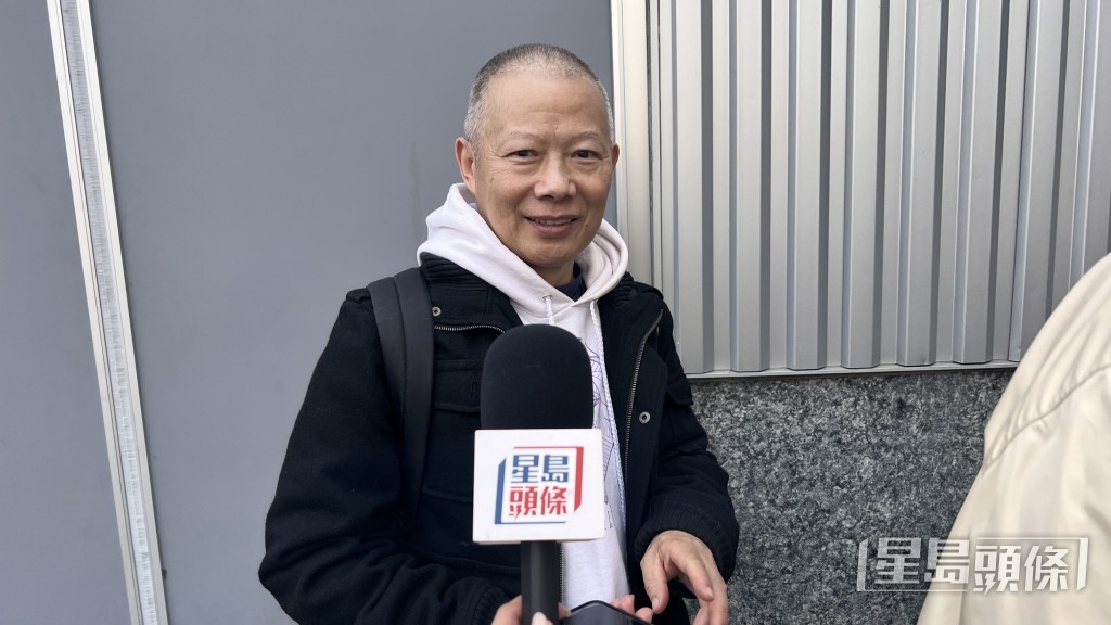 苏先生专程请假过来，他指：“因为好想、好想、好想见到习主席”。郭咏欣摄