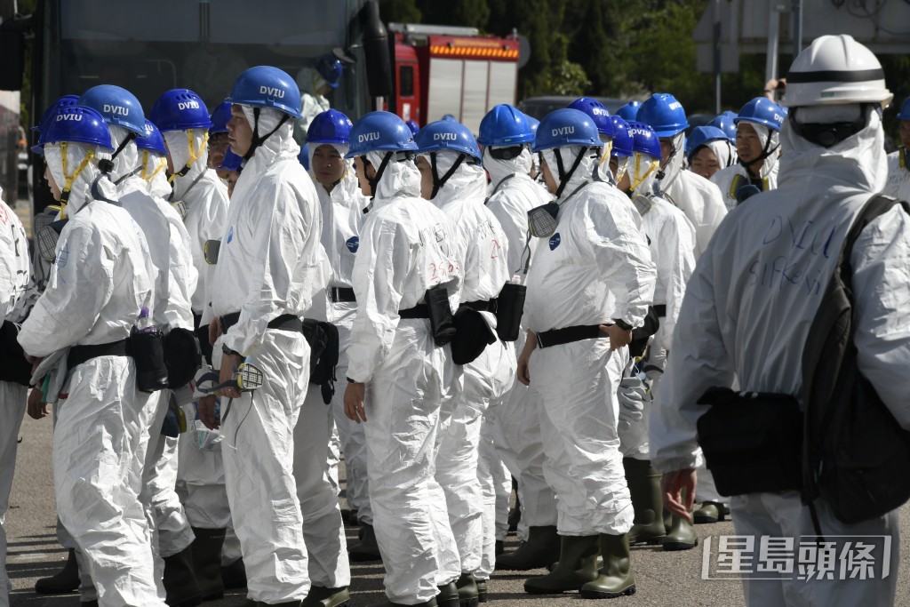 DVIU搜索是否有人體殘肢、屍體或骨灰，記錄伏屍地點。蘇正謙攝 