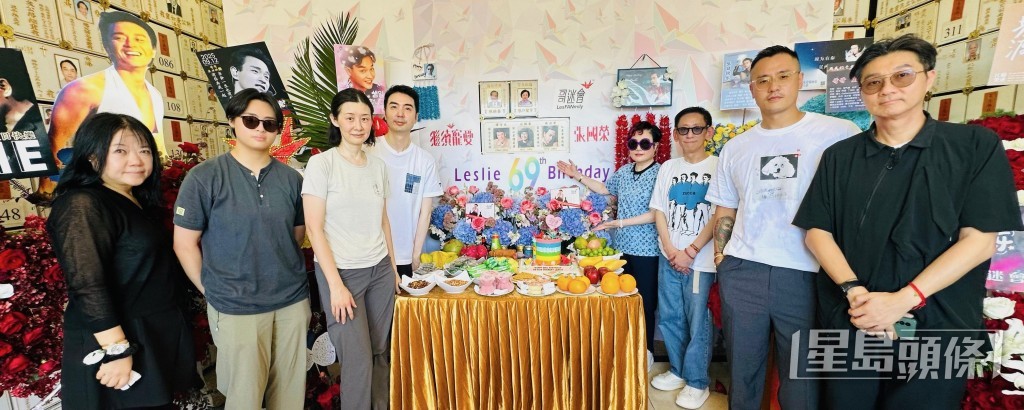 陳淑芬與兒子陳家豪、張國榮生前好友連炎輝及前助手Kenneth等拜祭哥哥。