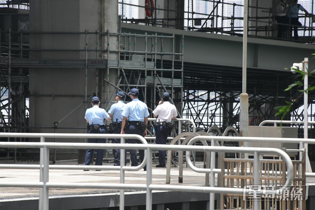 警員到場調查。梁國峰攝 警員到場調查。梁國峰攝
