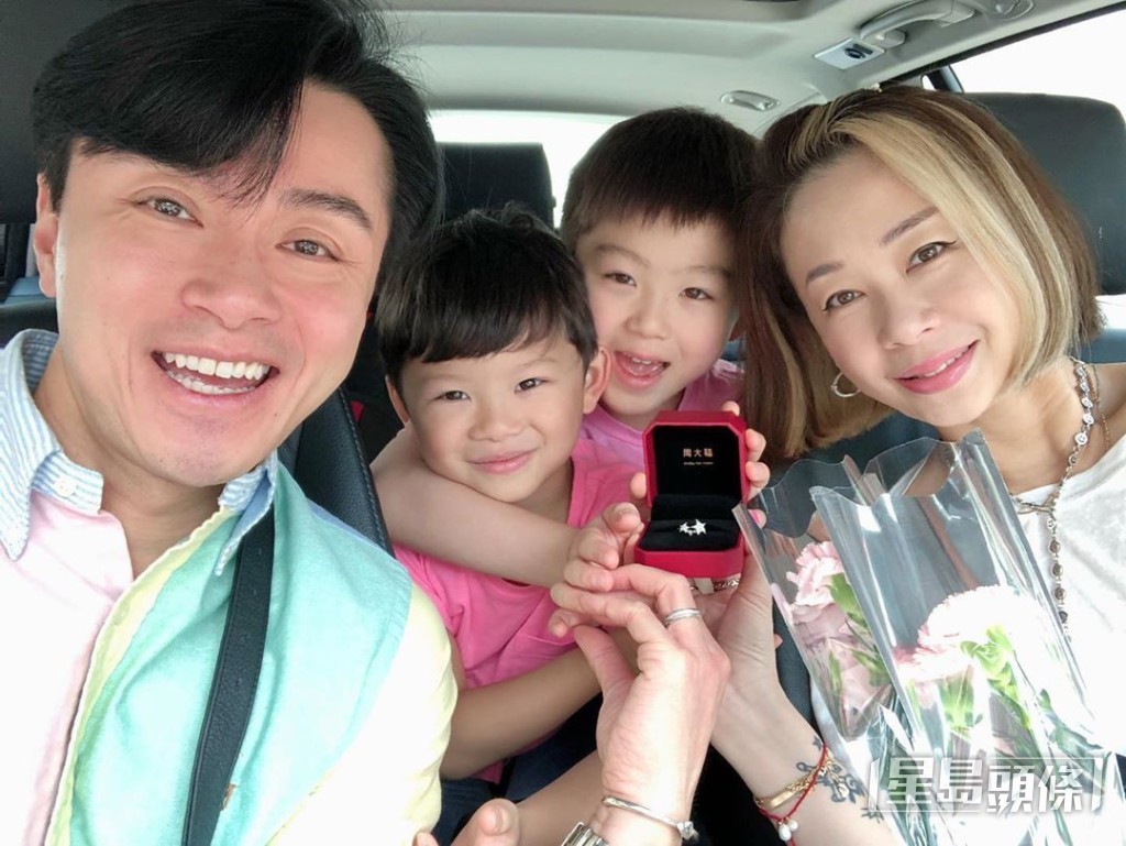 黃浩然有美滿家庭及美好婚姻。